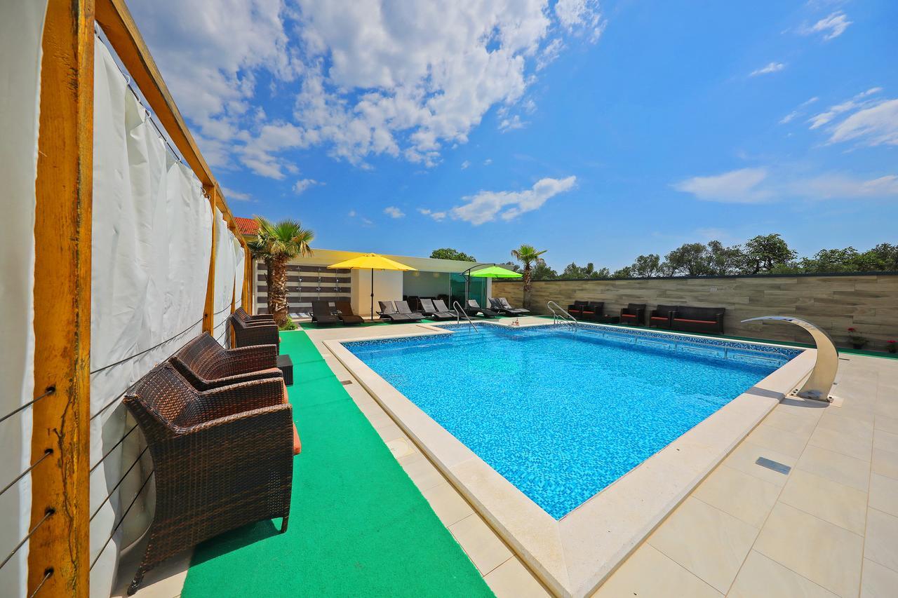 Villa Nika บาร์บินเย ภายนอก รูปภาพ